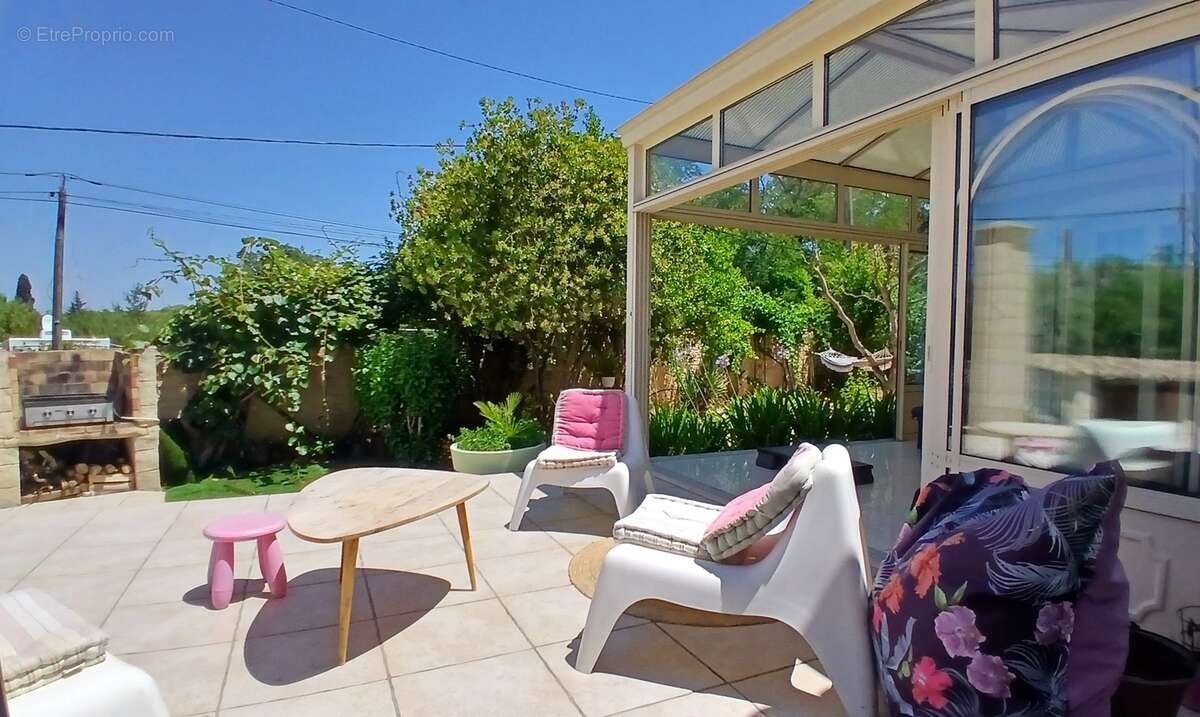 Agréable villa avec 4 chambres et 3 salles et piscine chauffée. - photo 10