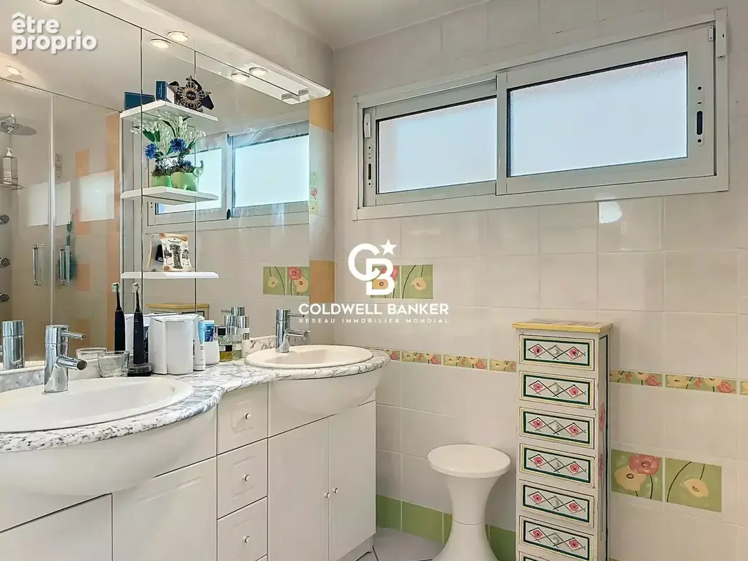 La Roche sur Yon, maison 5 chambres,  avec piscine chauffée et double garage double. - photo 11