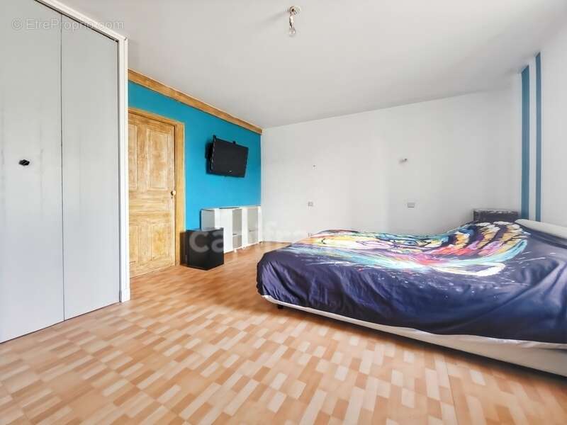CHAMPDÔTRE, maison familiale d'une surface de 255 m² au sol avec 7 chambres et piscine - photo 3