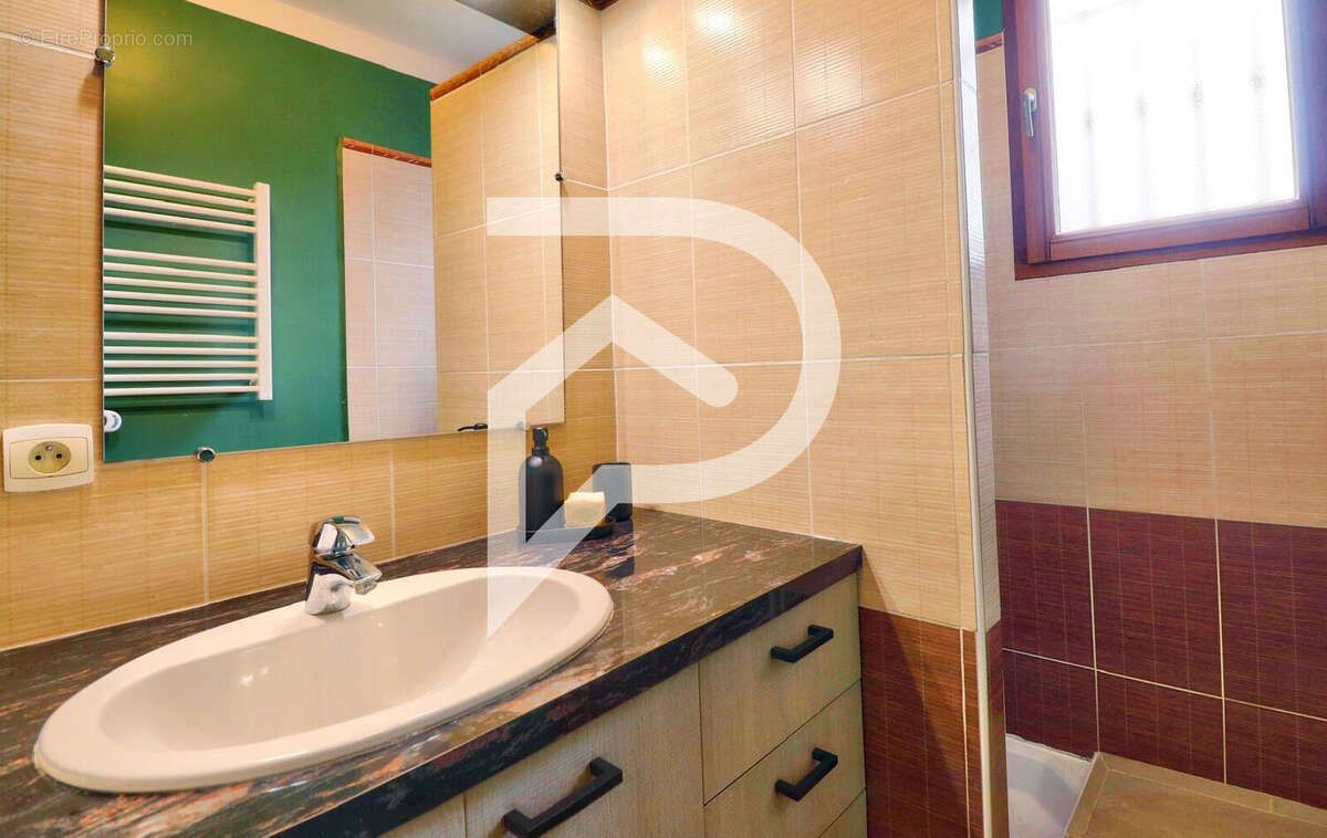 Maison à VINON-SUR-VERDON