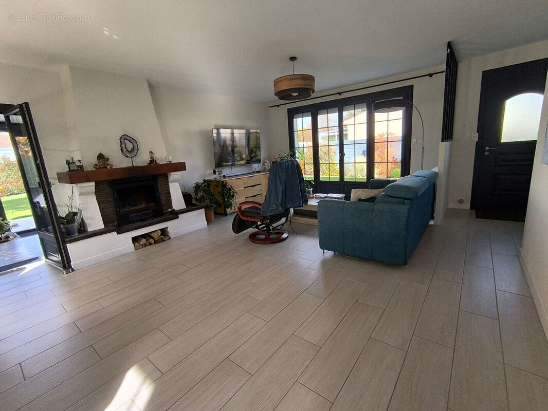 Maison à COMMEQUIERS