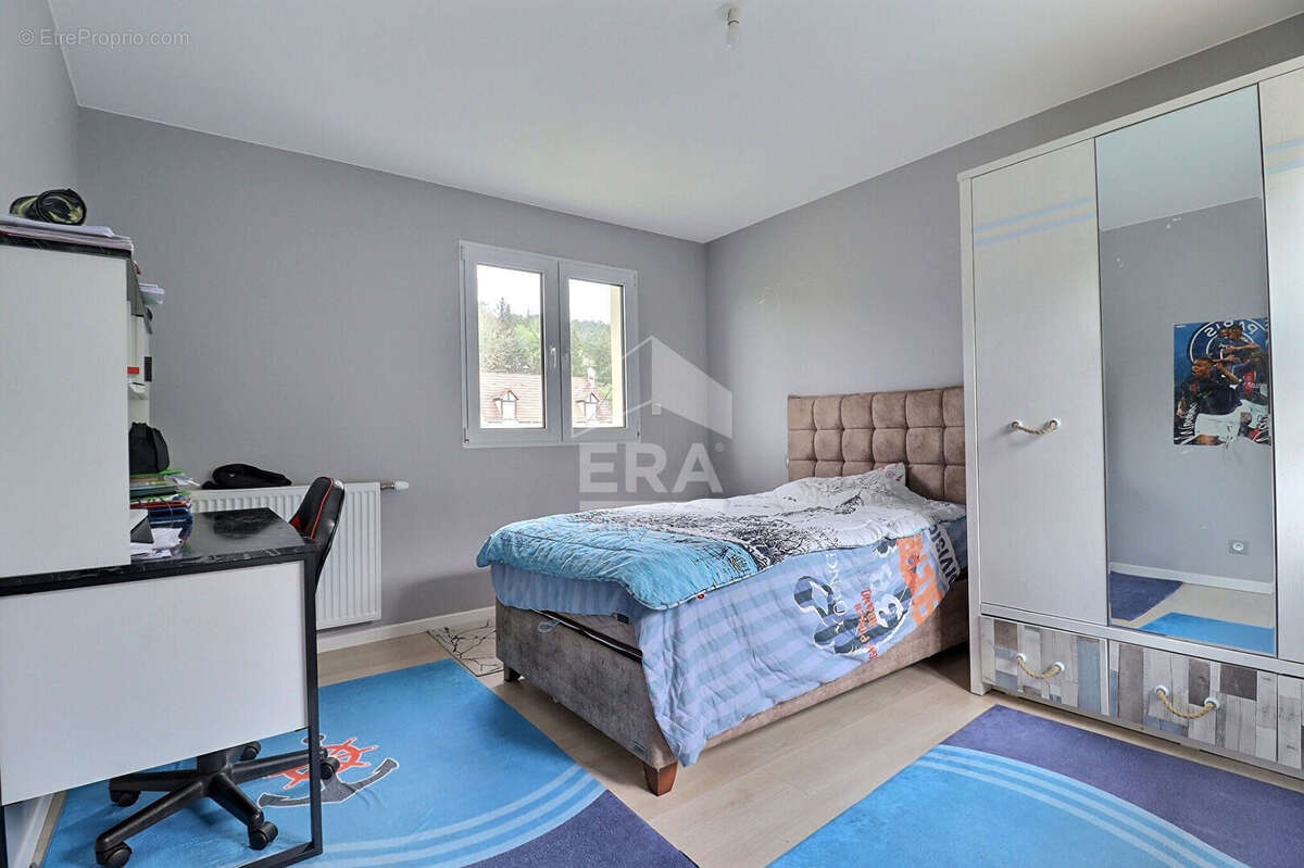 Maison à ORMOY-LA-RIVIERE