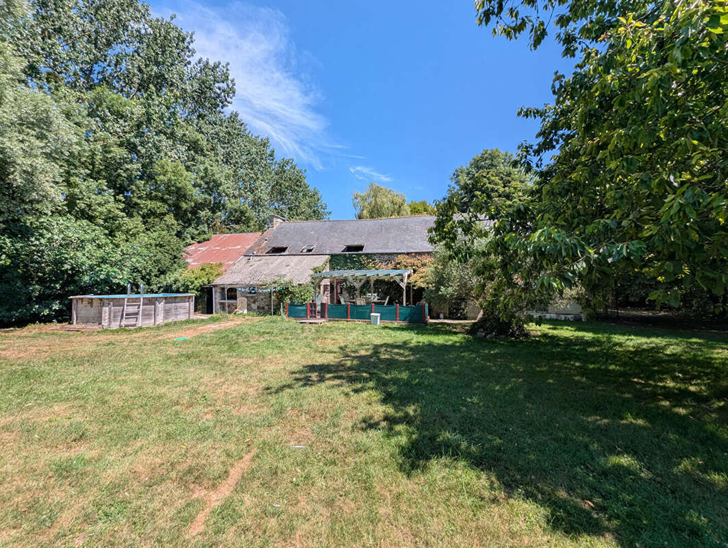 Longère en pierre à vendre au Mont-Dol  5 chambres  Dépendances  Terrain arboré de 7 000 m² - photo 3