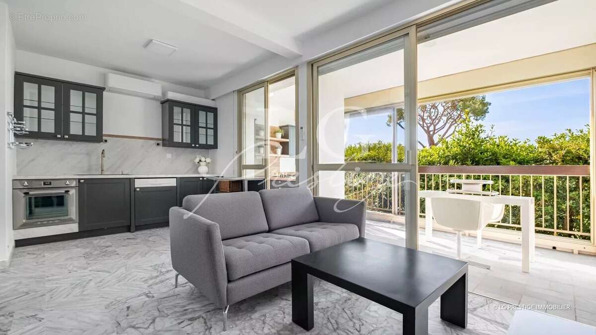 Appartement à MANDELIEU-LA-NAPOULE