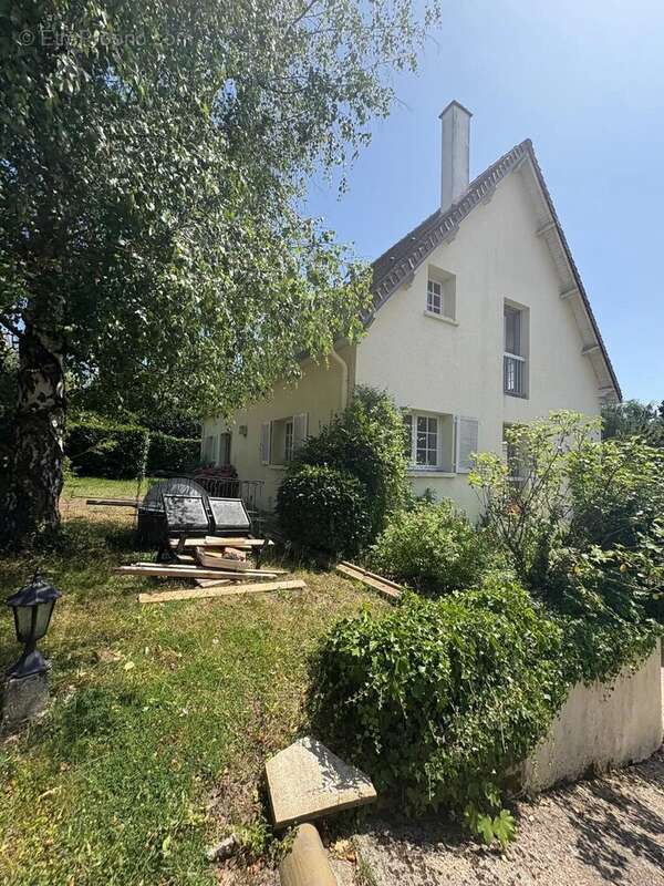 Maison à SAINT-NOM-LA-BRETECHE