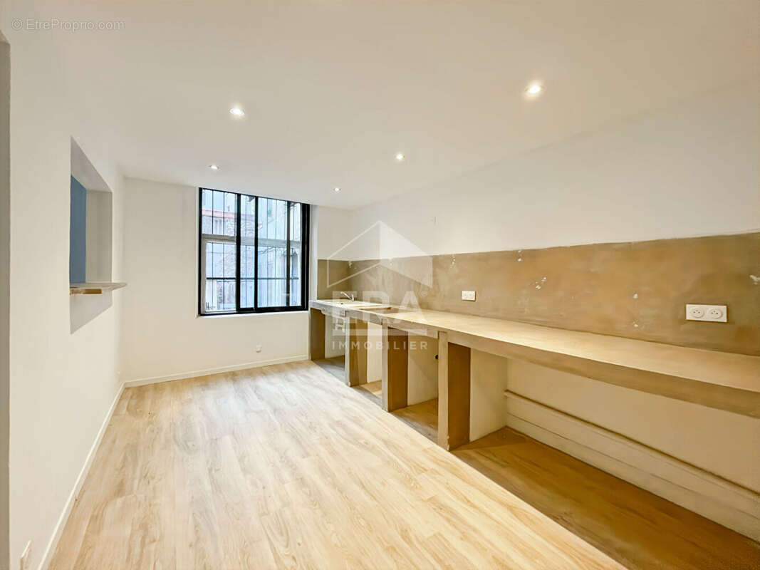 Appartement à MARSEILLE-1E