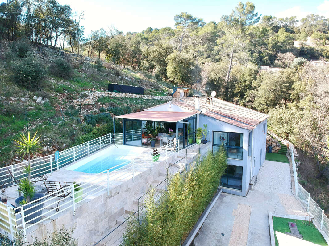 Maison à MEOUNES-LES-MONTRIEUX