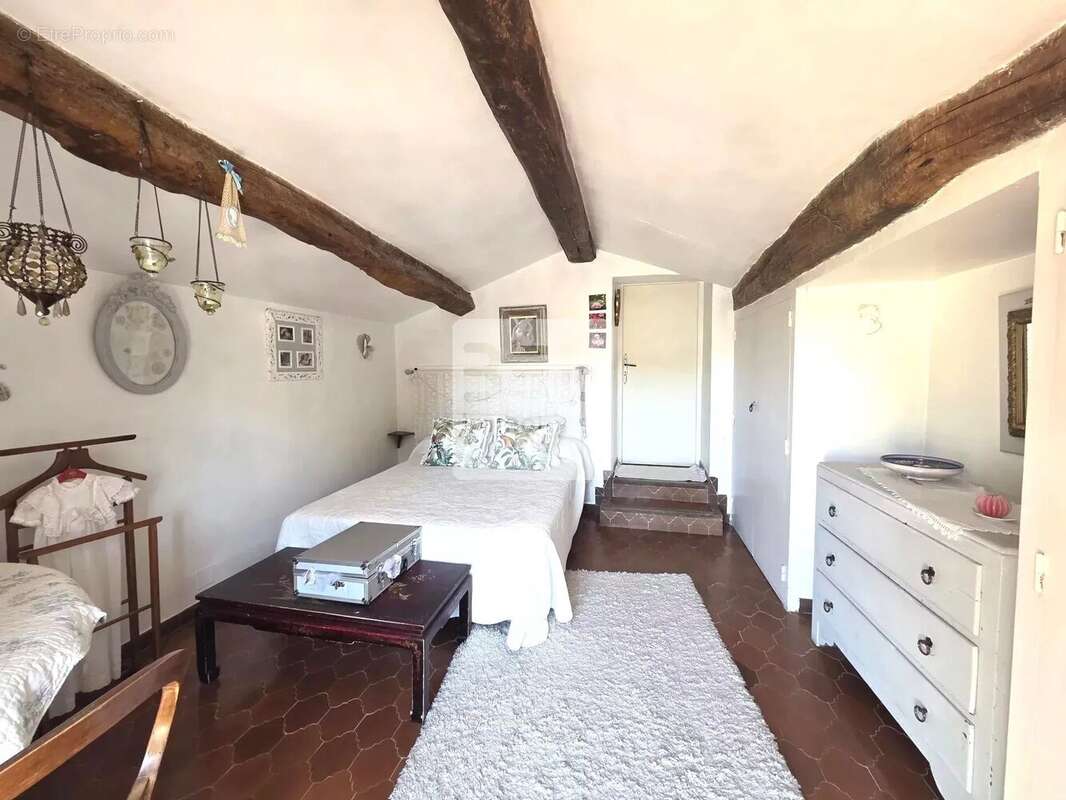 Maison à LA ROQUE-SUR-CEZE