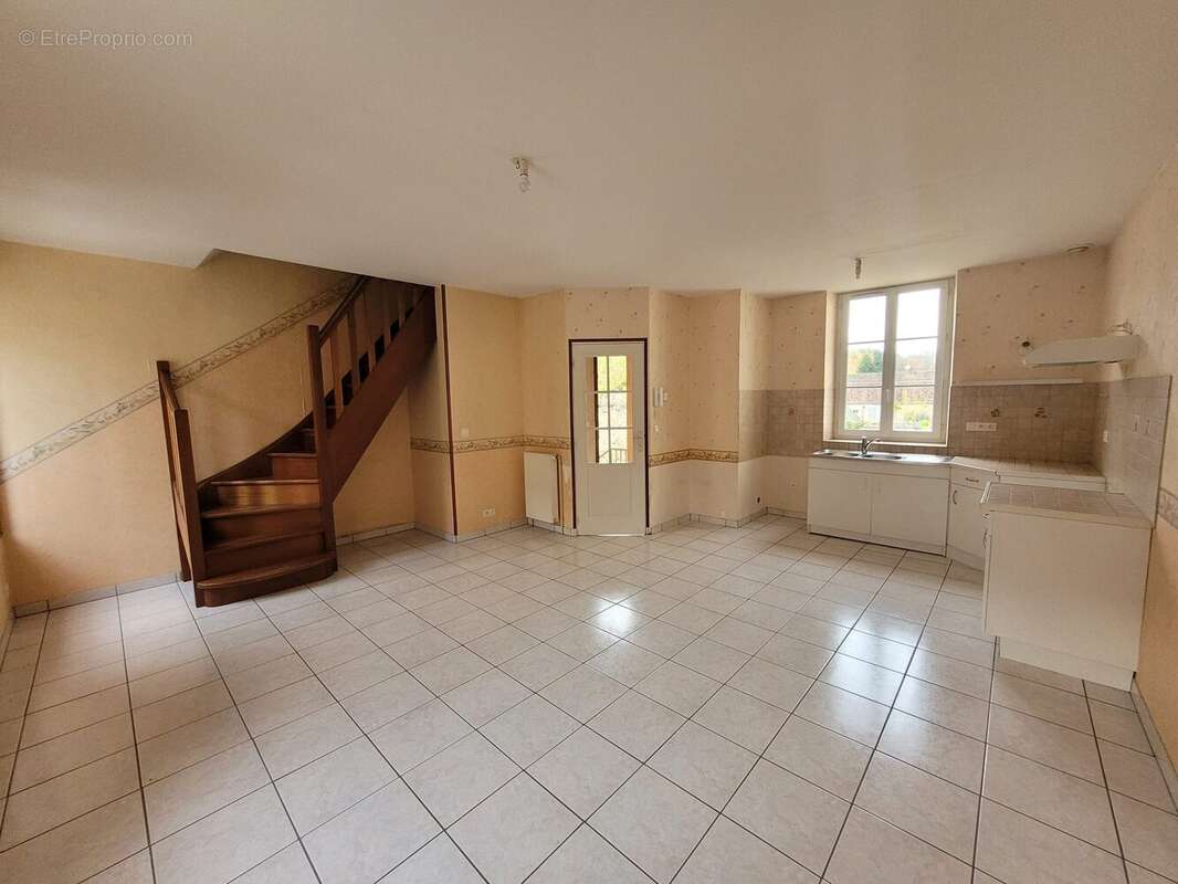 Appartement à THIRON-GARDAIS