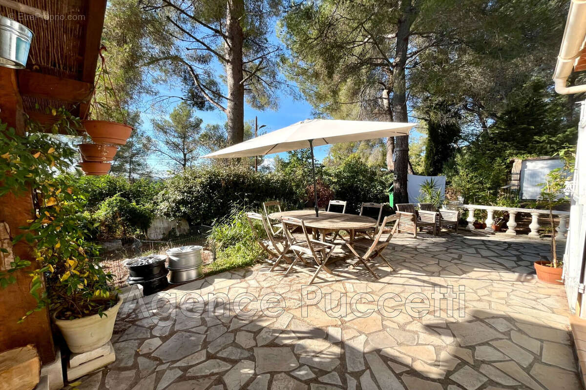 Maison à TOURRETTES-SUR-LOUP