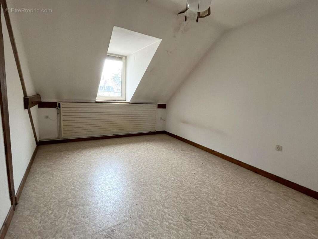 Chambre 2 - Appartement à SARREBOURG