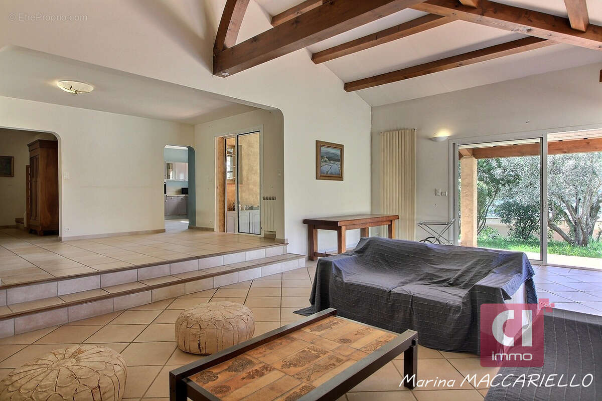 Villa 5 chambres - Pierrefeu Du Var, 7 pièces 204 m2 - photo 4