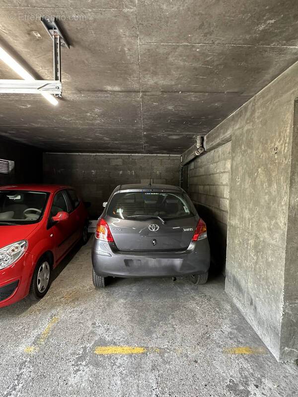 Parking à COURBEVOIE