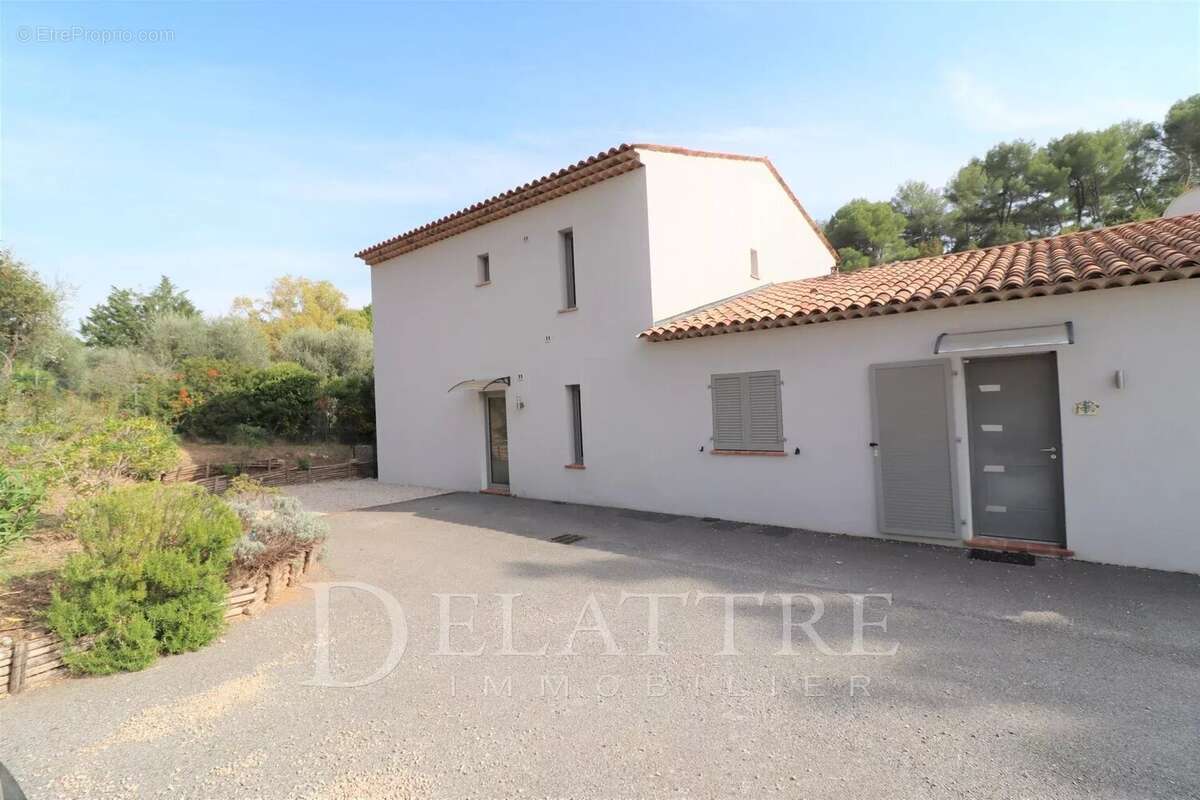 Appartement à ROQUEFORT-LES-PINS