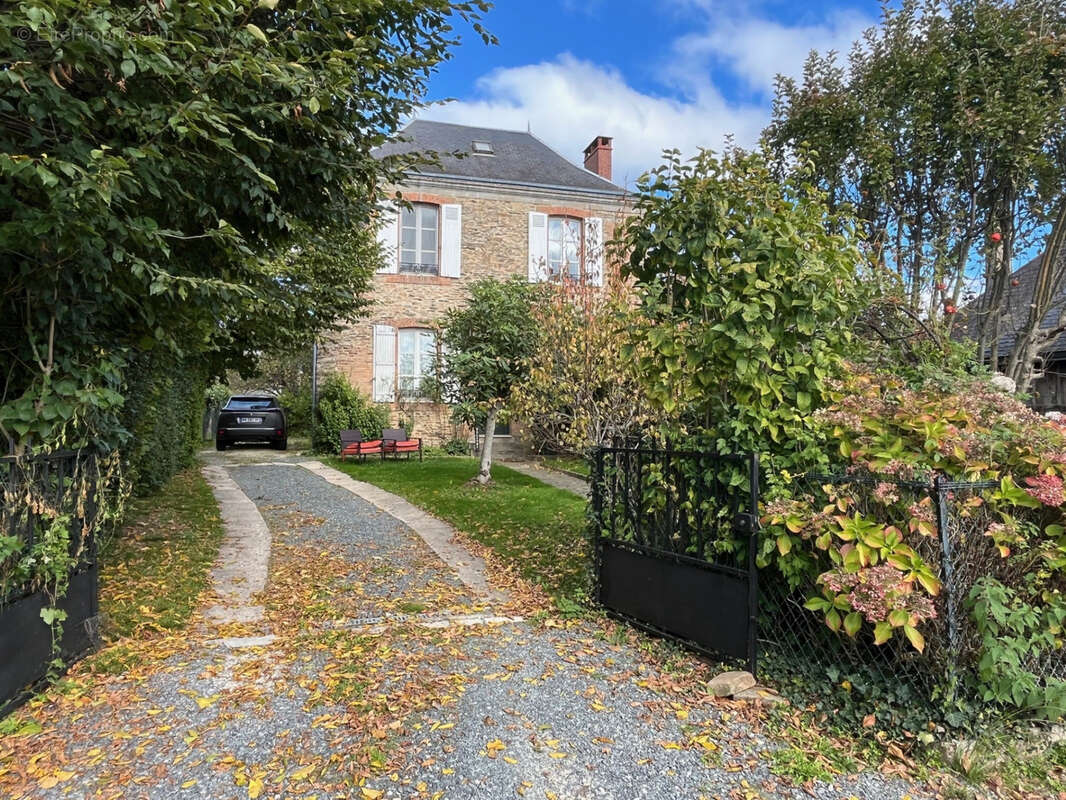 Maison à JUMILHAC-LE-GRAND