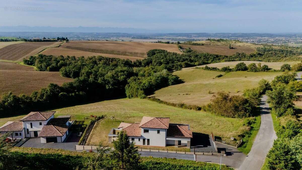 Maison à LACROIX-FALGARDE