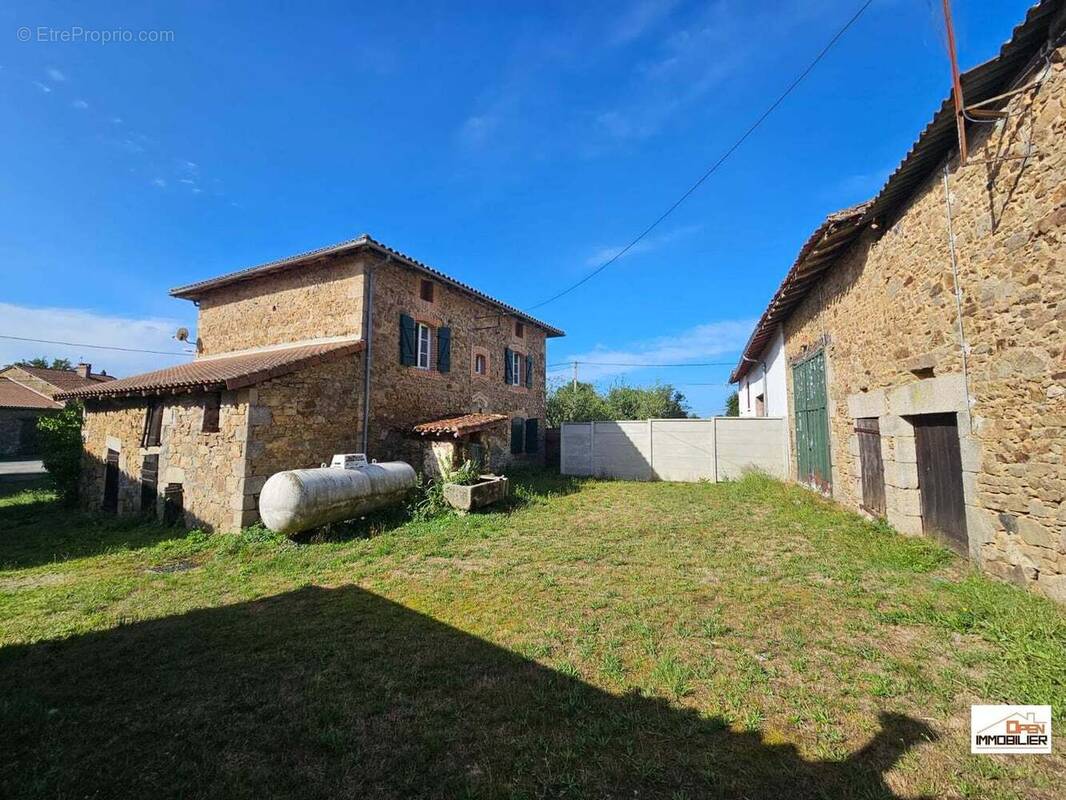 Maison à PEYRILHAC