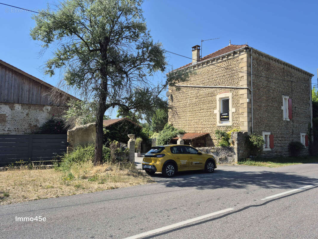 HAUTERIVES - Maison de caractère avec piscine et dépendances - photo 23