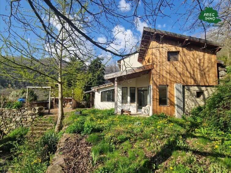 Maison de caractère avec gîte et dépendance - photo 9
