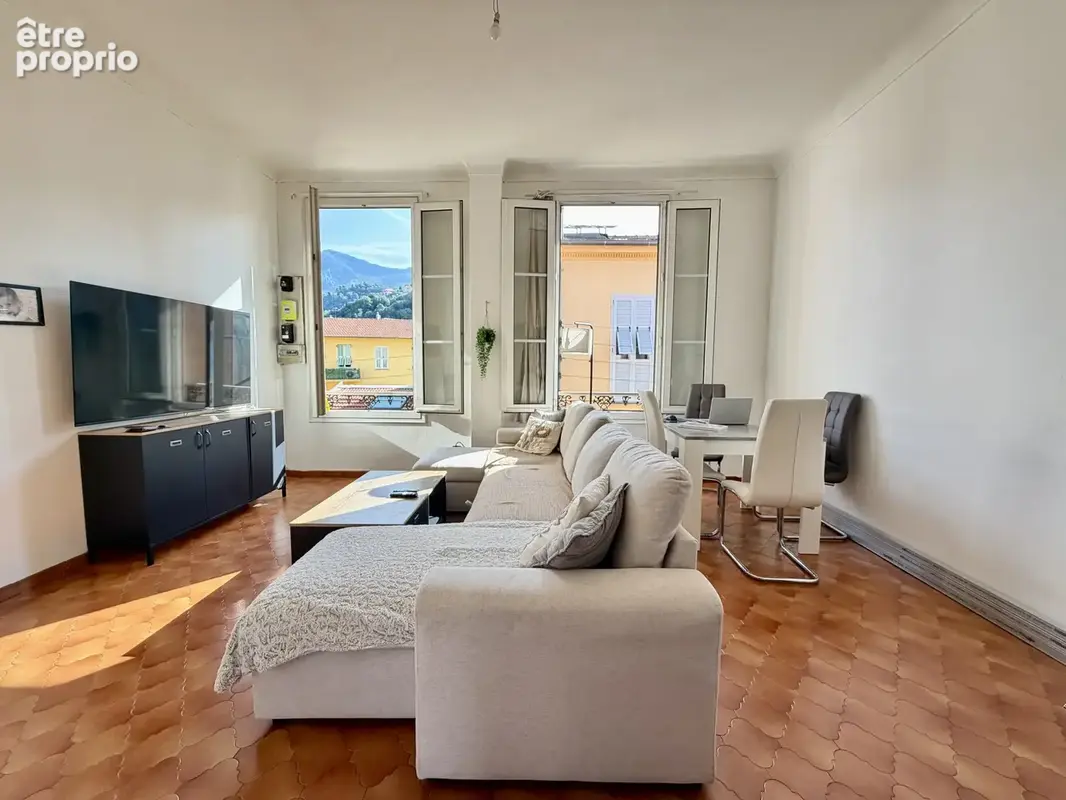 Menton Centre   3 pièces avec balcon, faibles charges et beau potentiel de rénovation - photo 2