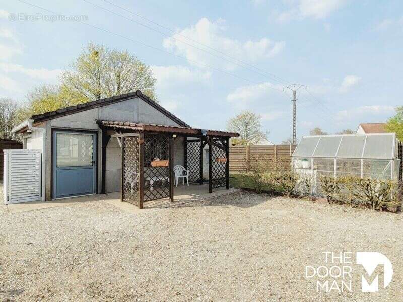 Maison à CANDE-SUR-BEUVRON