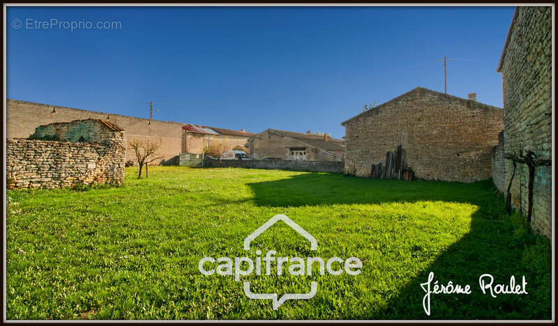 Terrain à CHAMPIGNY-LE-SEC