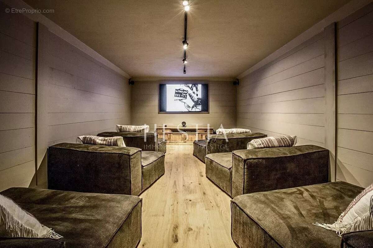 Commerce à COMBLOUX