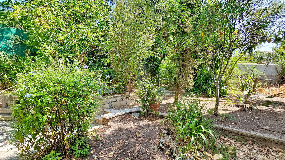 Saint raphael - bas valescure appartement haut de villa avec jardin - photo 4