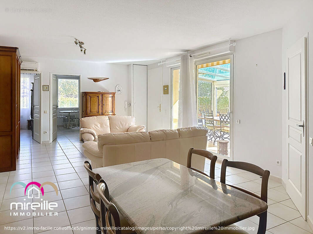 Maison à JONQUIERES-SAINT-VINCENT