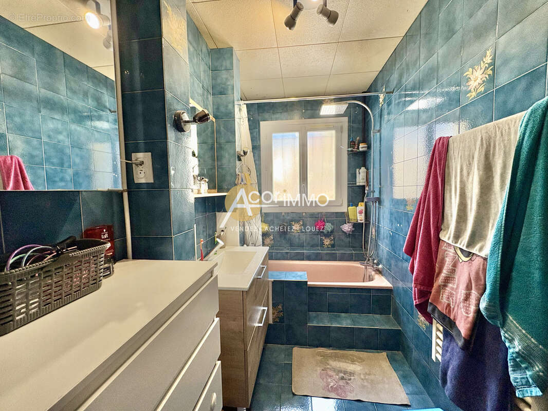 La Seyne, Grande maison d'habitation divisée en deux appartements au calme - photo 16