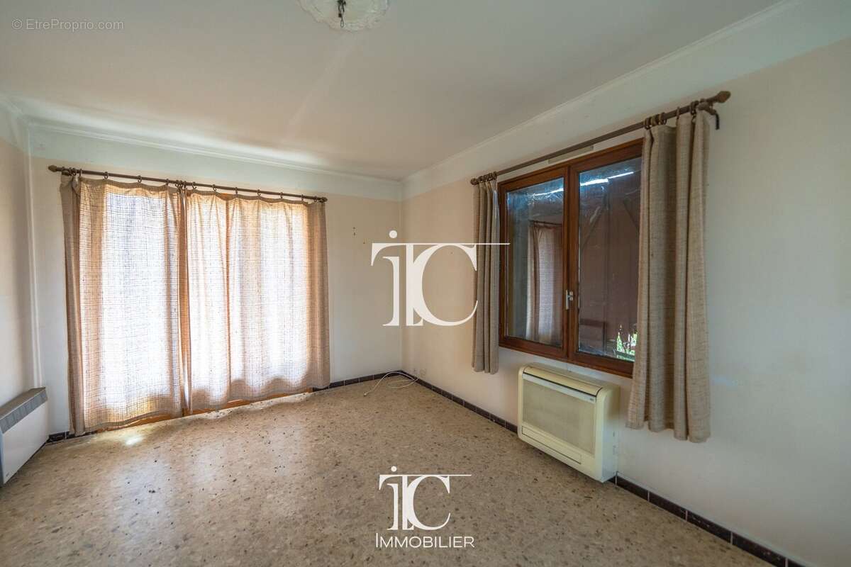 Maison à GROSPIERRES