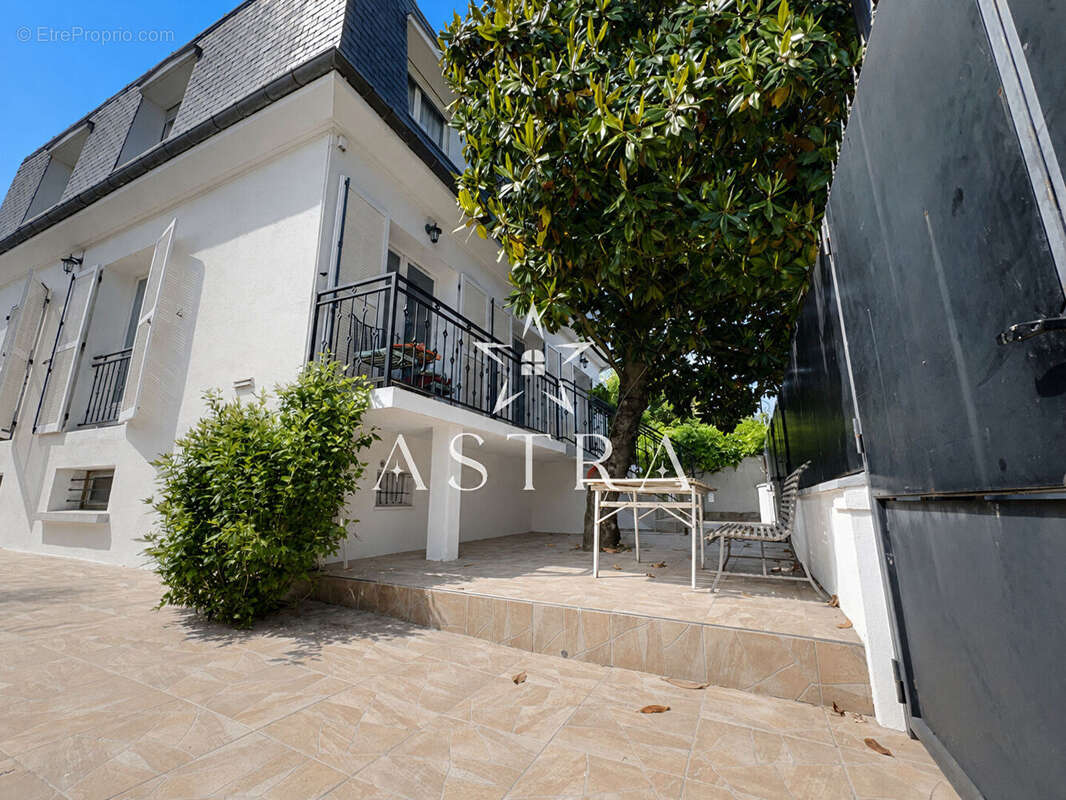Rare à Antony - Maison d'architecte avec appartement indépendant à deux pas du Parc de Sceaux - 160 m² surface au sol - photo 2