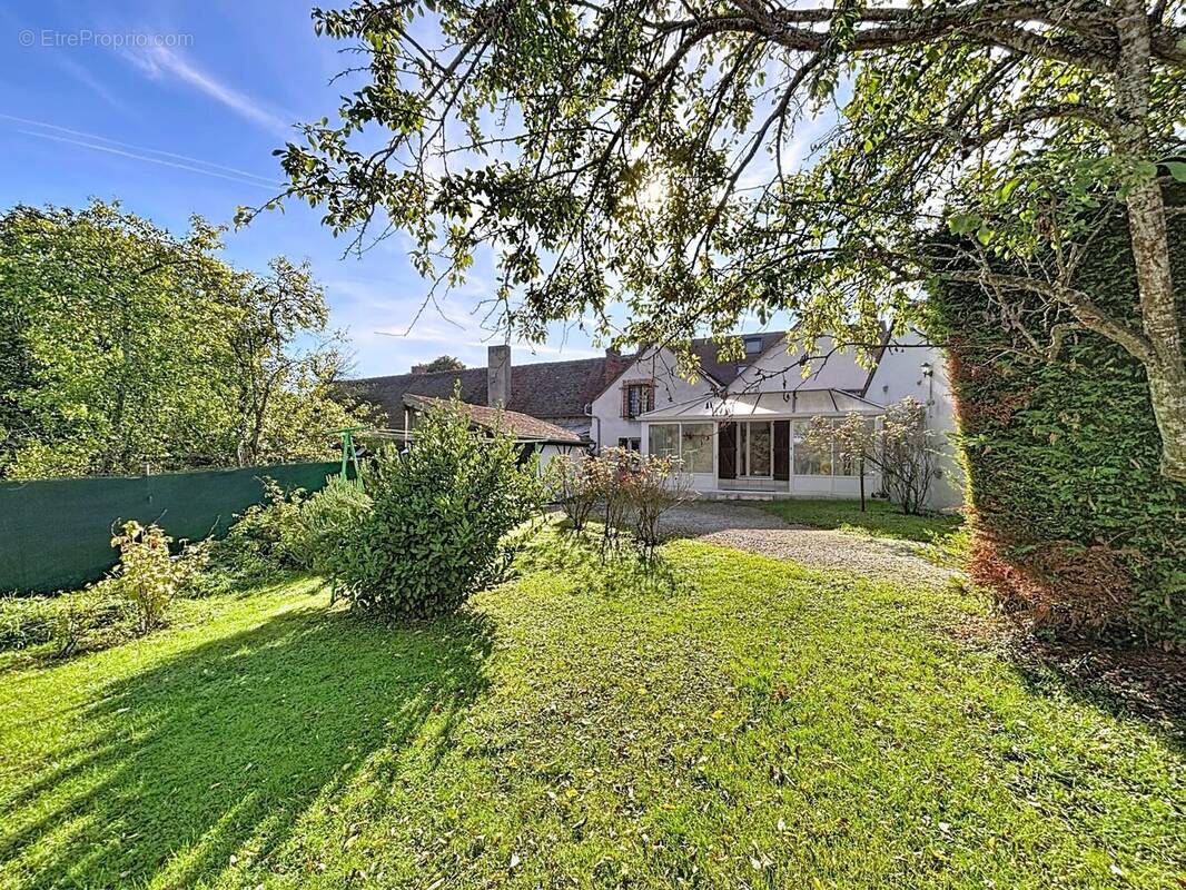 Maison à SAINT-SULPICE-DE-POMMERAY