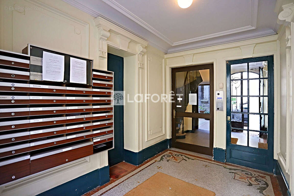 Appartement à PARIS-14E