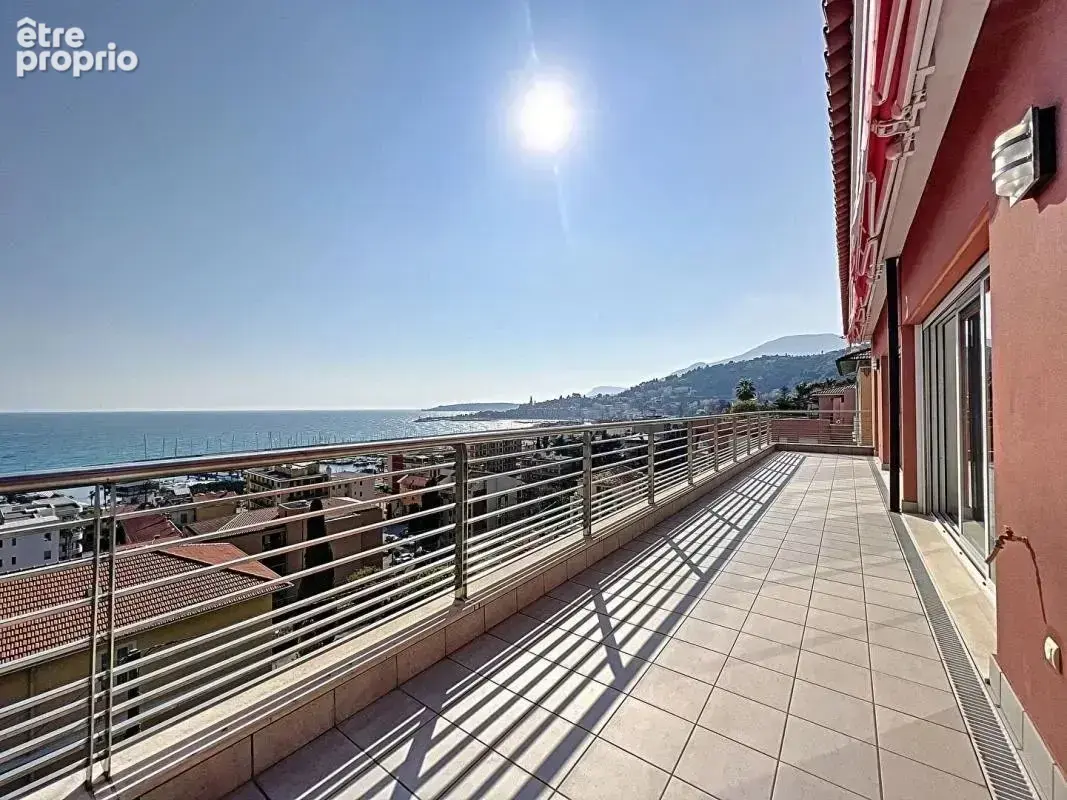 Menton, quartier garavan: 4 pieces de 130 m2 avec terrasse de  50 m2 et vue mer panoramique - photo 4
