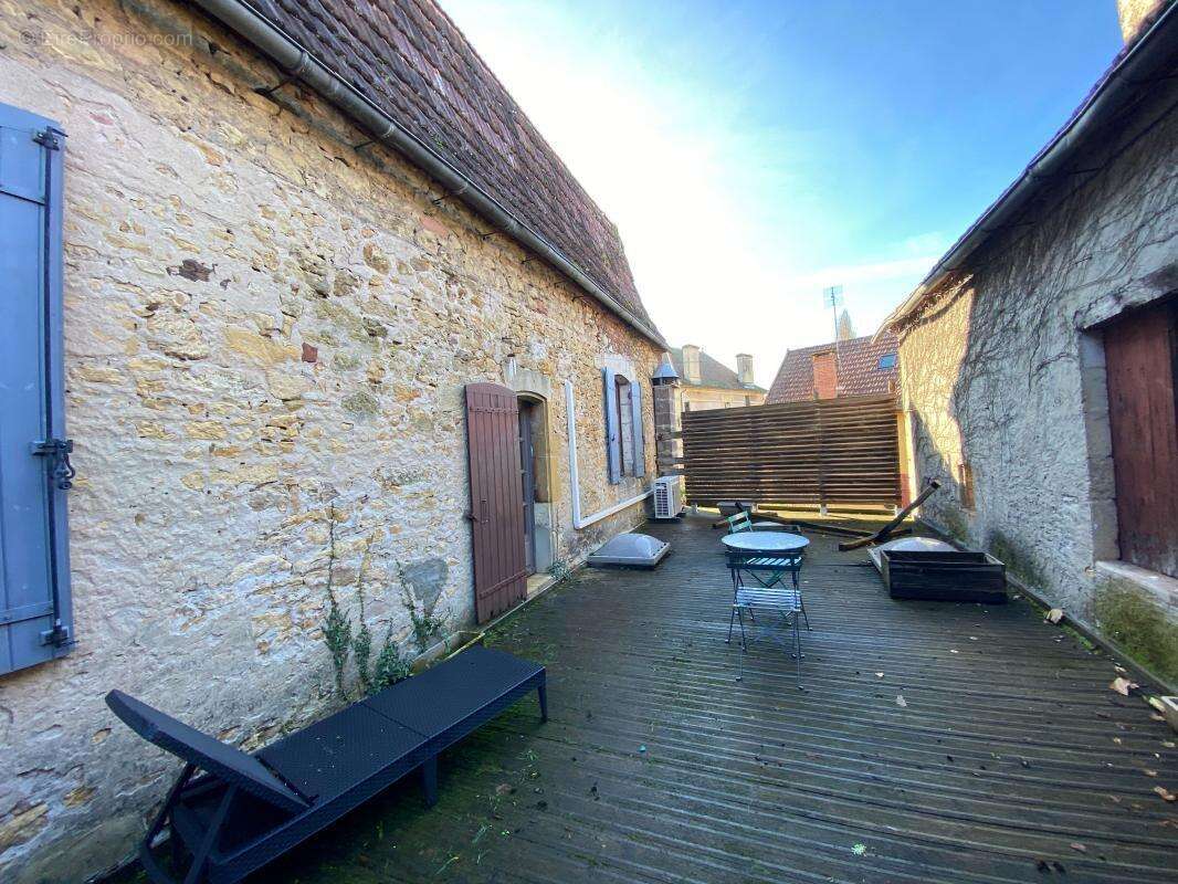 Commerce à TREMOLAT