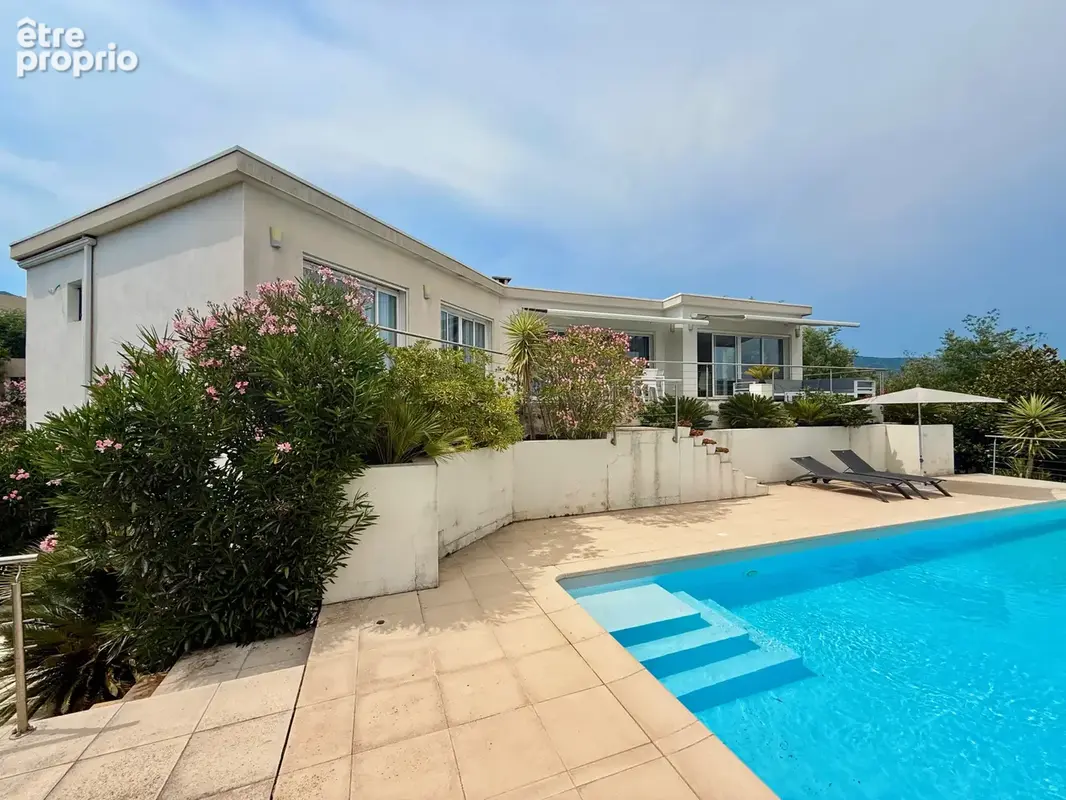 Photo Maison à Cavalaire-Sur-Mer au prix de 1 970 000€