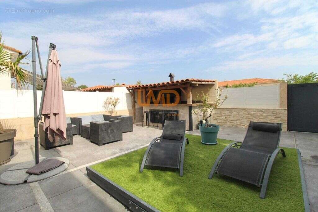Villa avec pisicne dans quartier calme - photo 3