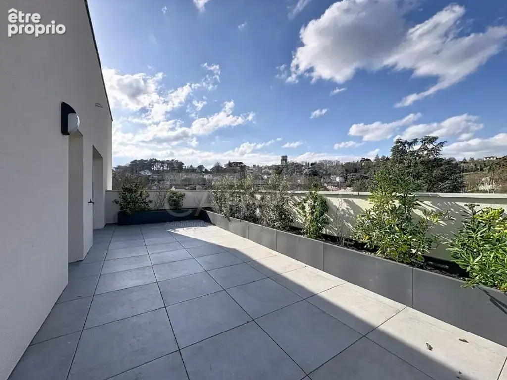 Crepieux centre village t4 78m² + terrasse 110m² 2 stationnements 440000€ - photo 4
