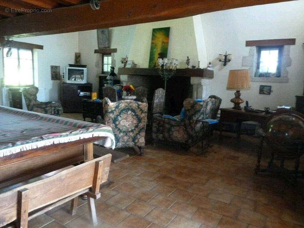 Maison à MONTAIGU-DE-QUERCY