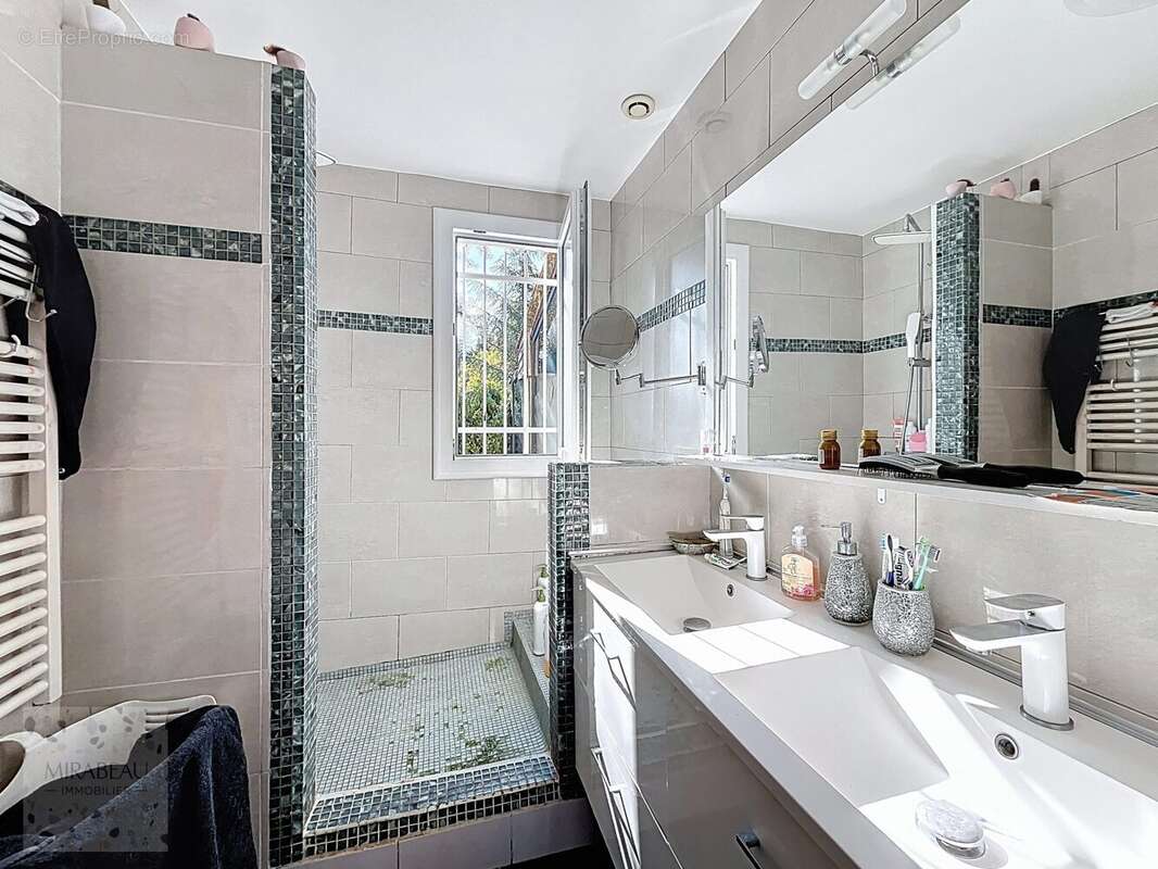 Maison à BEAUMONT-DE-PERTUIS