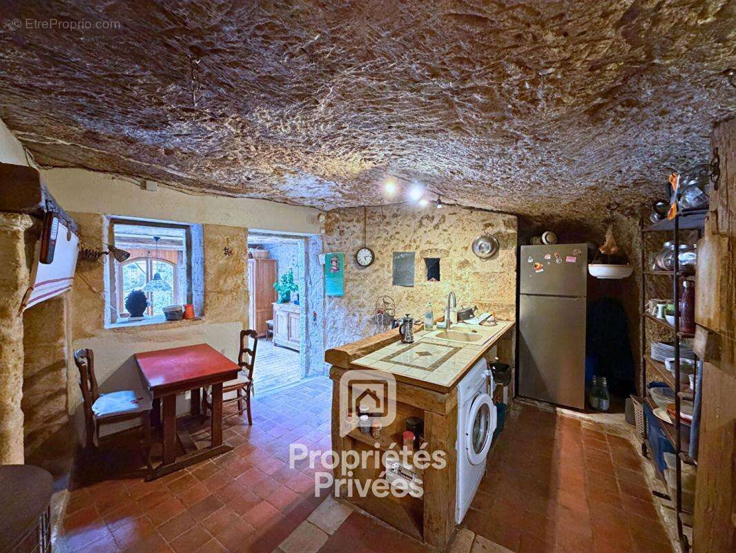 À vendre à azay-le-rideau (37190) : propriété de 236 m2 avec deux maisons - photo 8