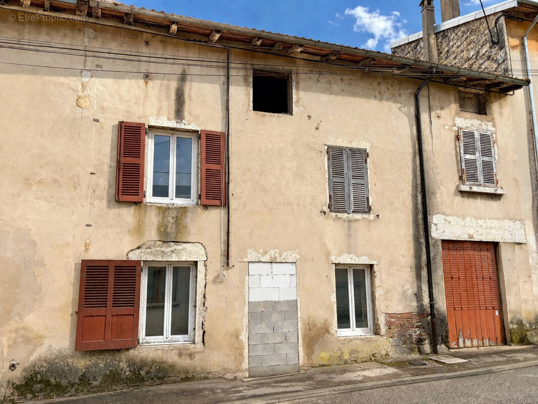 Maison à NEUVILLE-SUR-AIN