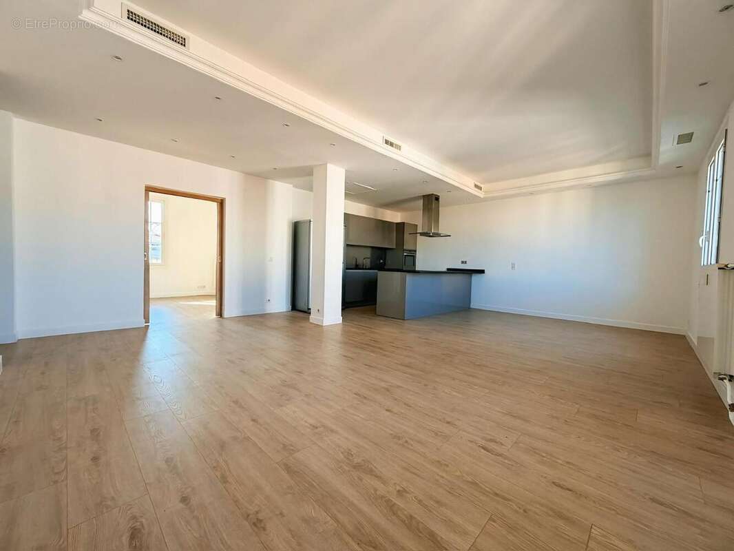   - Appartement à CANNES