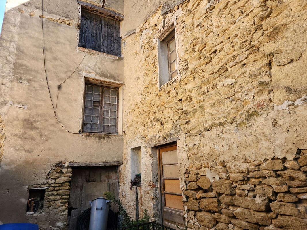 Maison à SAINTE-CECILE-LES-VIGNES