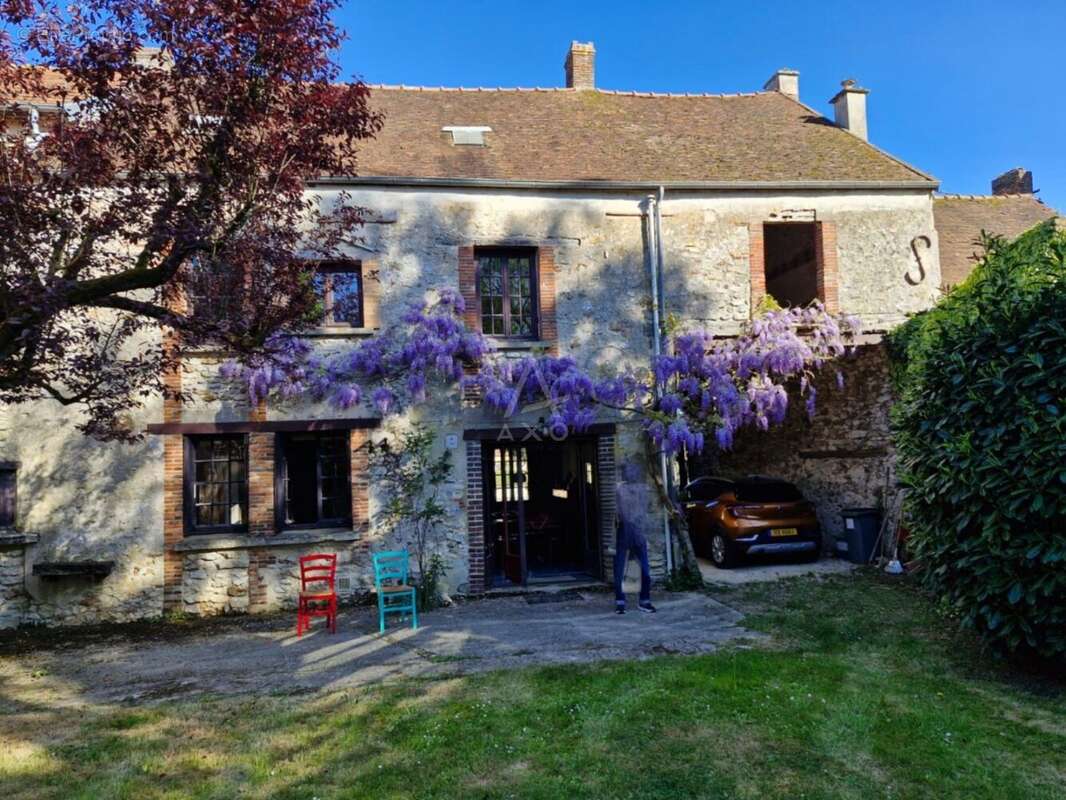 Maison à FROMENTIERES
