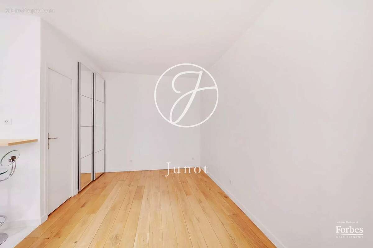 Appartement à PARIS-7E
