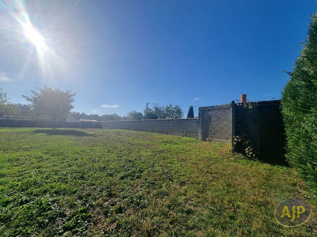 Terrain à SAINT-PHILBERT-DE-GRAND-LIEU