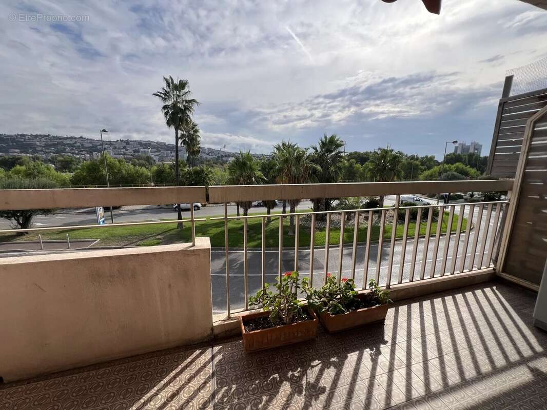 Appartement à SAINT-LAURENT-DU-VAR