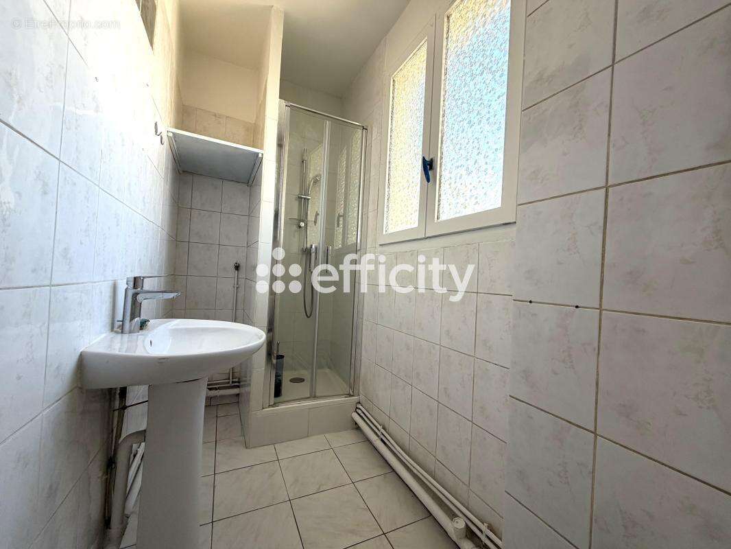 Appartement à LES LILAS